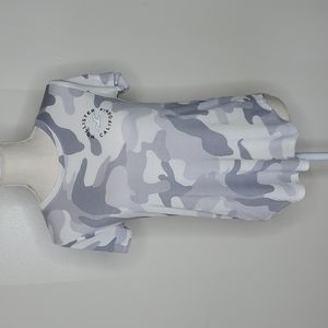 Hollister Women's Camo Easy T-shirt Size XS